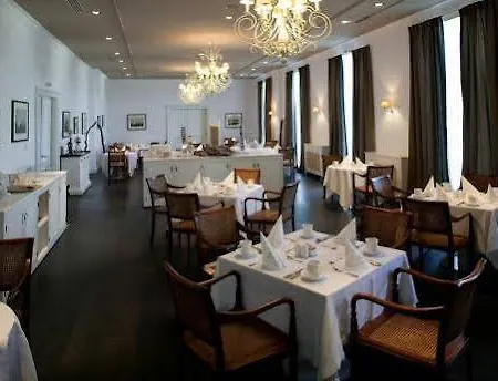Oasis Hotel 2*